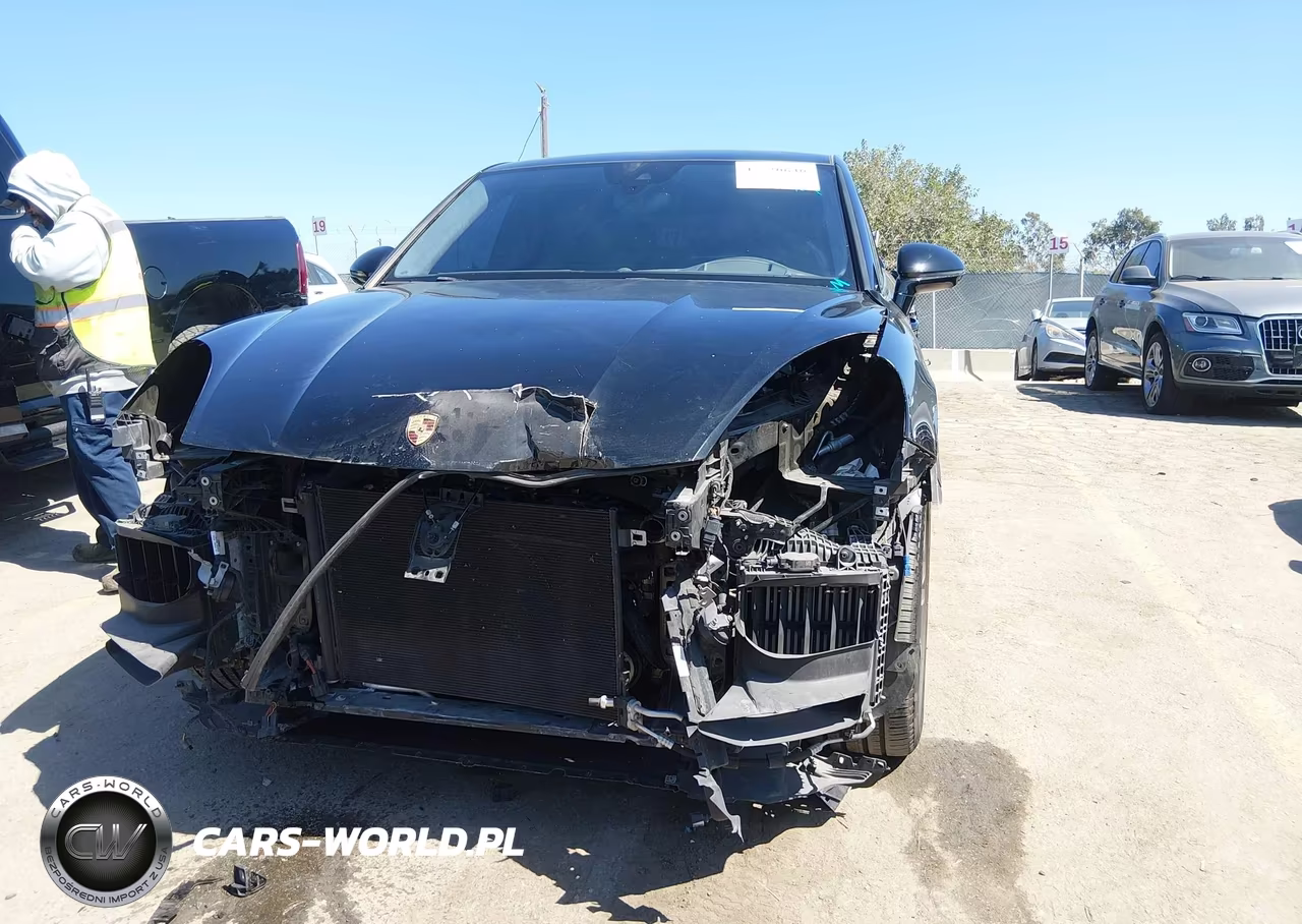 2020 Porsche Cayenne Coupe Turbo VIN:WP1BF2AY8LDA65102 - 6