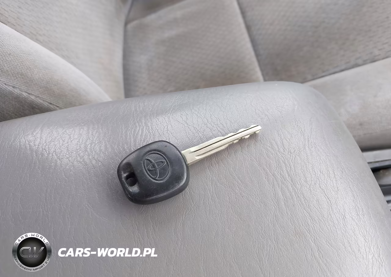 2004 Toyota Camry Le VIN:4T1BE32K24U893177 - 11