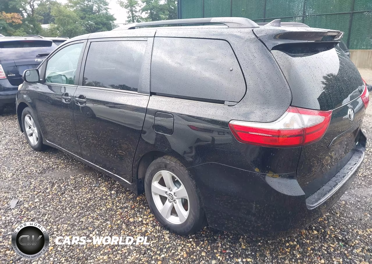 2020 Toyota Sienna Le VIN:5TDKZ3DC1LS054882 - 3