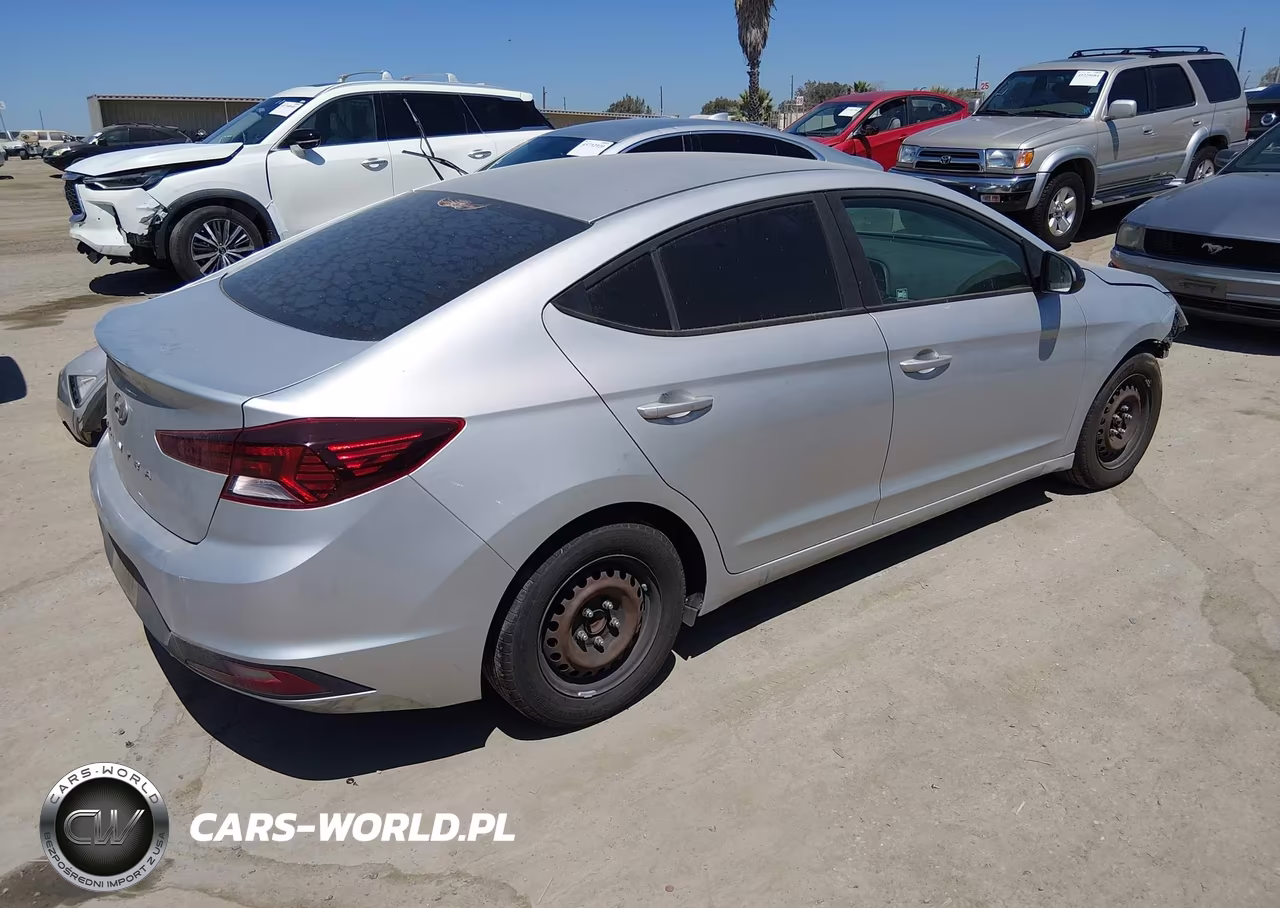 2019 Hyundai Elantra Se VIN:5NPD74LF6KH443599 - 4