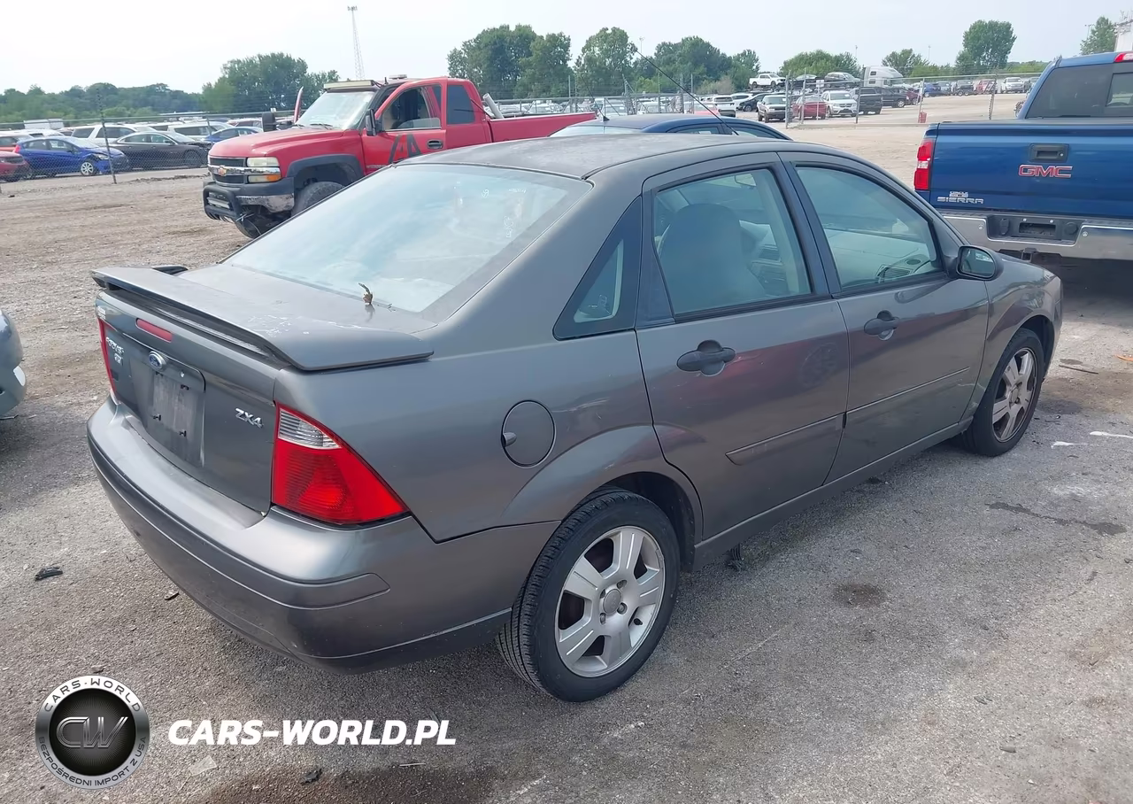 2005 Ford Focus Zx4 VIN:1FAFP34N55W200976 - 4