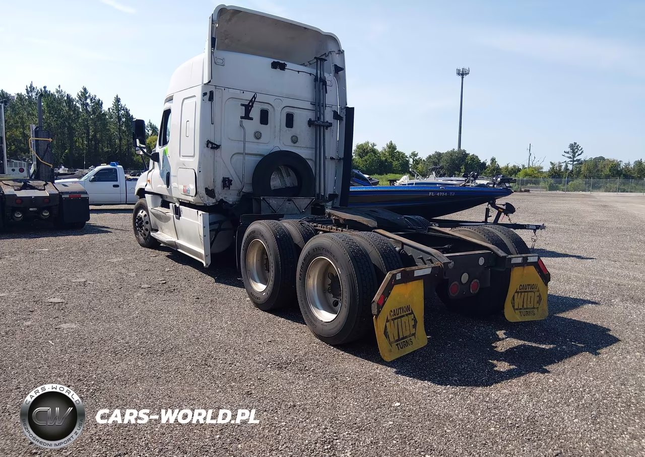 2015 Freightliner Cascadia 125 VIN:1FUJGLDV1FLGF1000 - 3