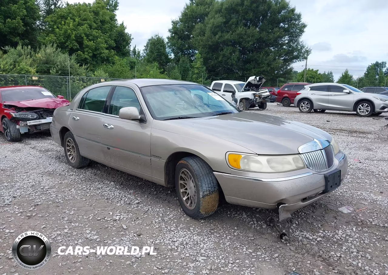 2000 Lincoln Town Car Signature