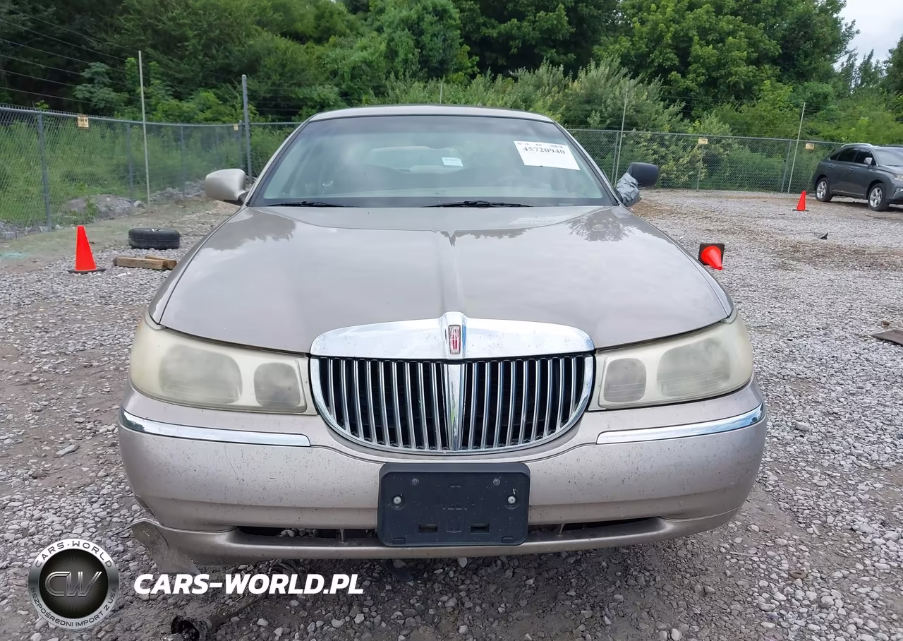 2000 Lincoln Town Car Signature VIN:1LNHM82WXYY919181 - 12