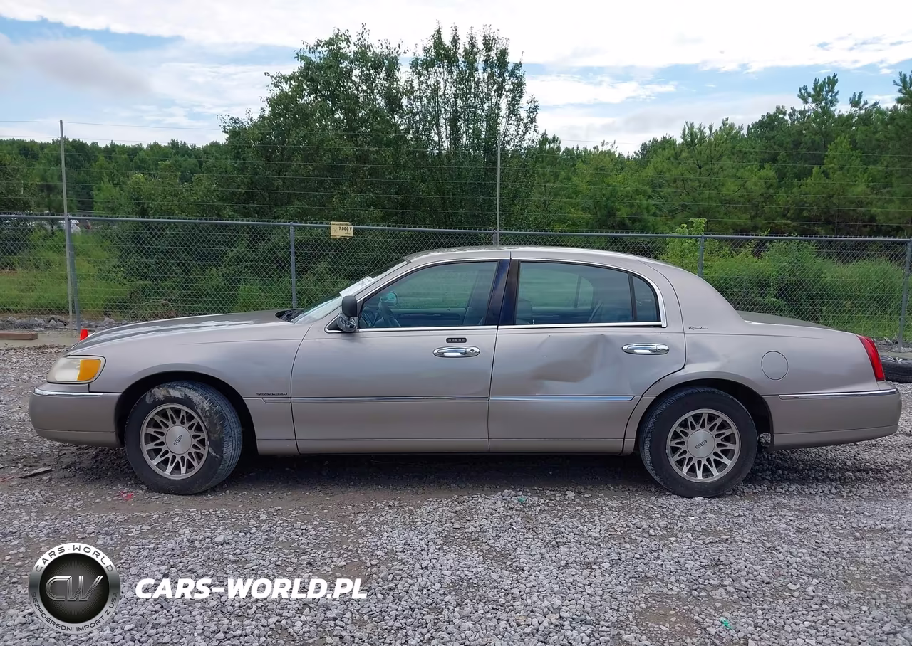 2000 Lincoln Town Car Signature VIN:1LNHM82WXYY919181 - 14