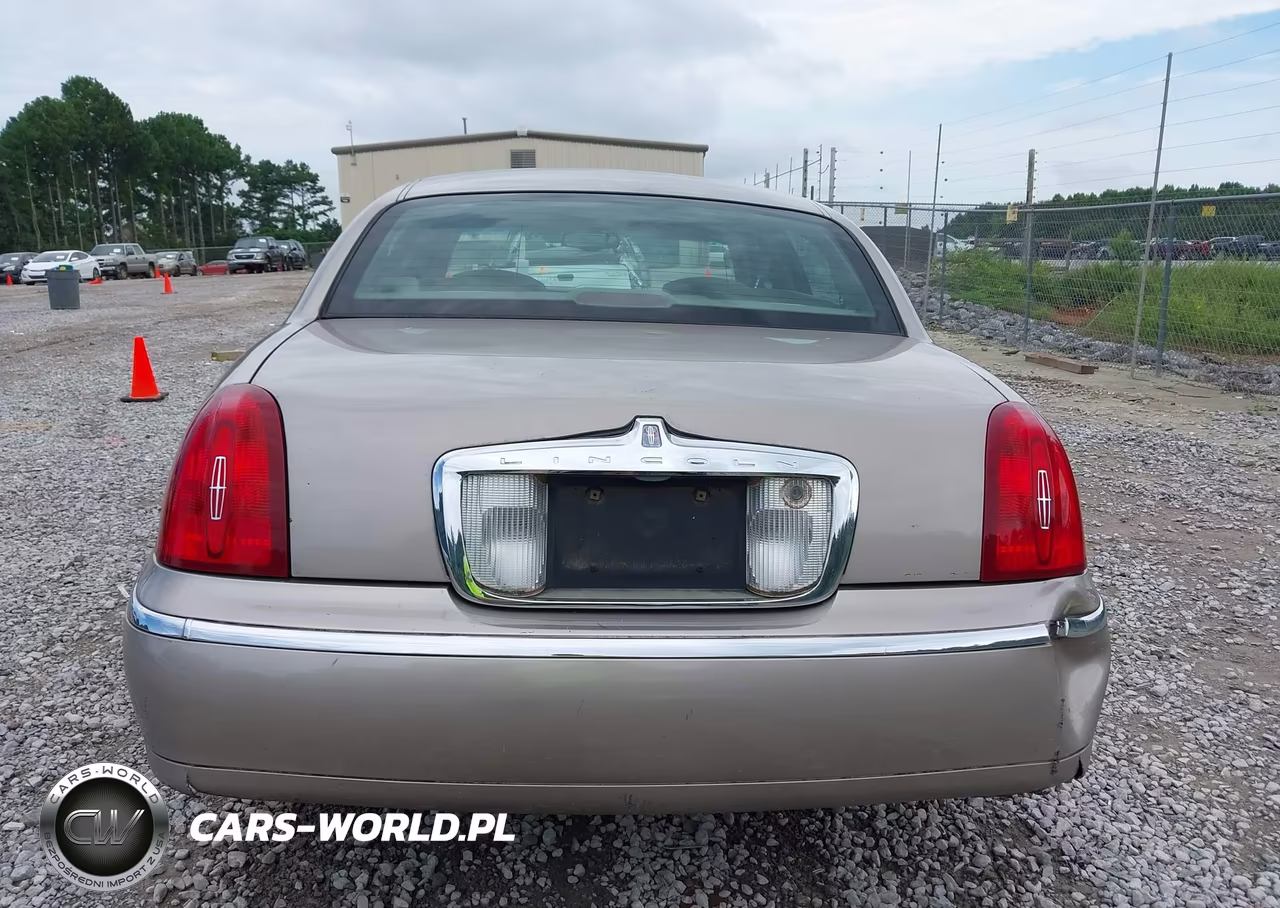 2000 Lincoln Town Car Signature VIN:1LNHM82WXYY919181 - 16