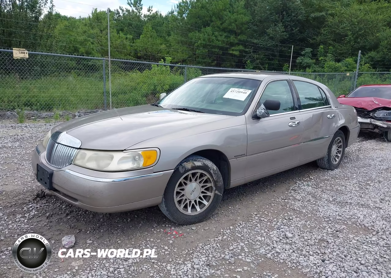 2000 Lincoln Town Car Signature VIN:1LNHM82WXYY919181 - 2