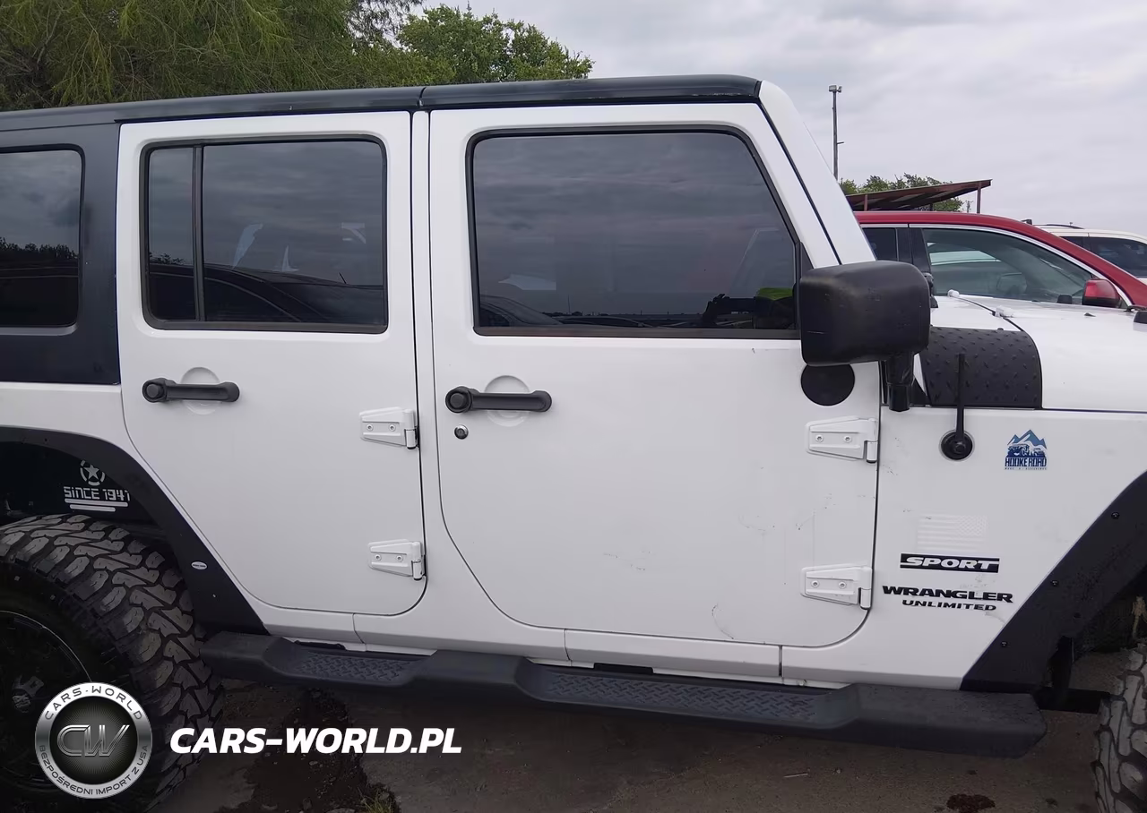 2014 Jeep Wrangler Unlimited Sport VIN:1C4BJWDG4EL247978 - 13