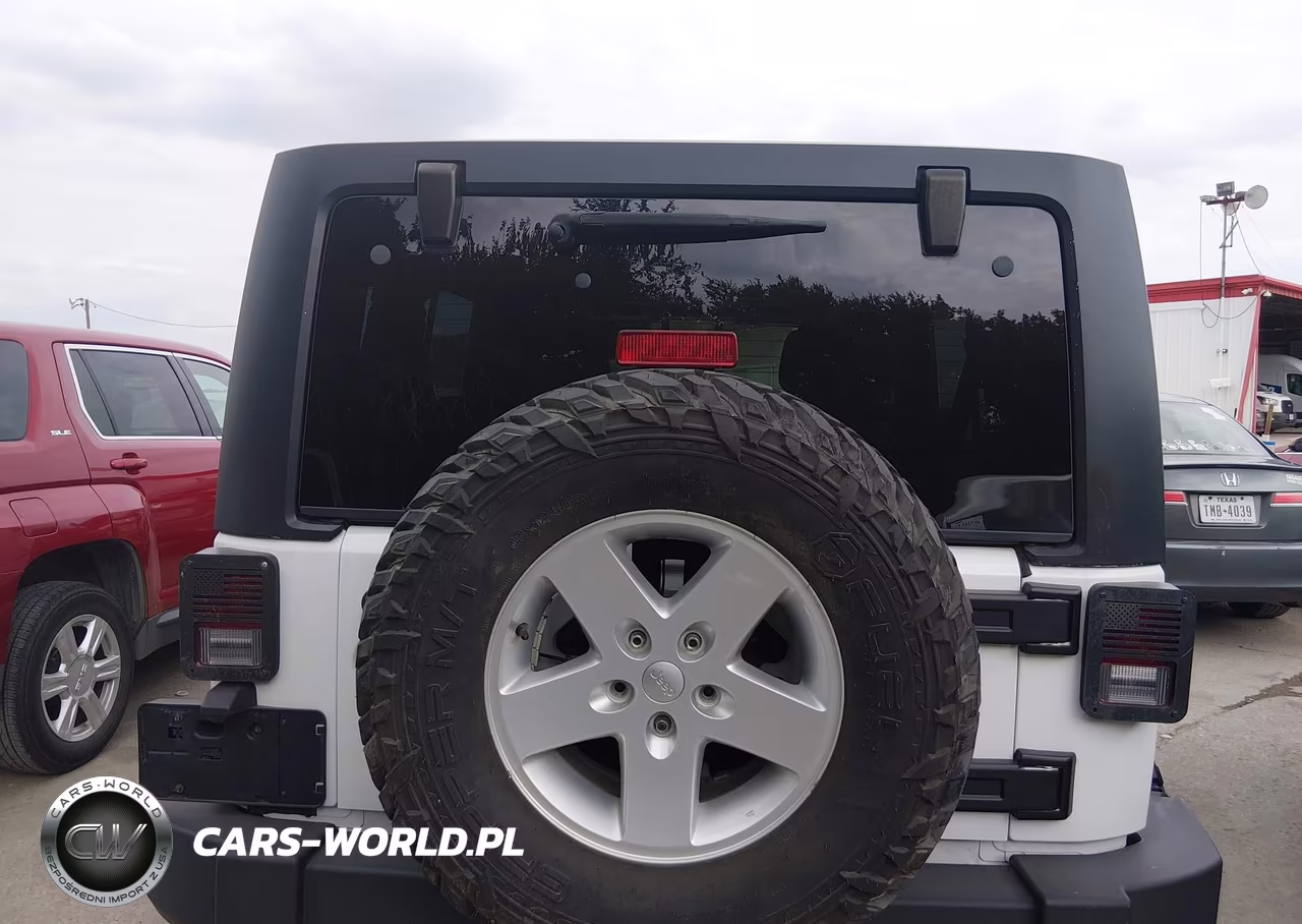 2014 Jeep Wrangler Unlimited Sport VIN:1C4BJWDG4EL247978 - 16
