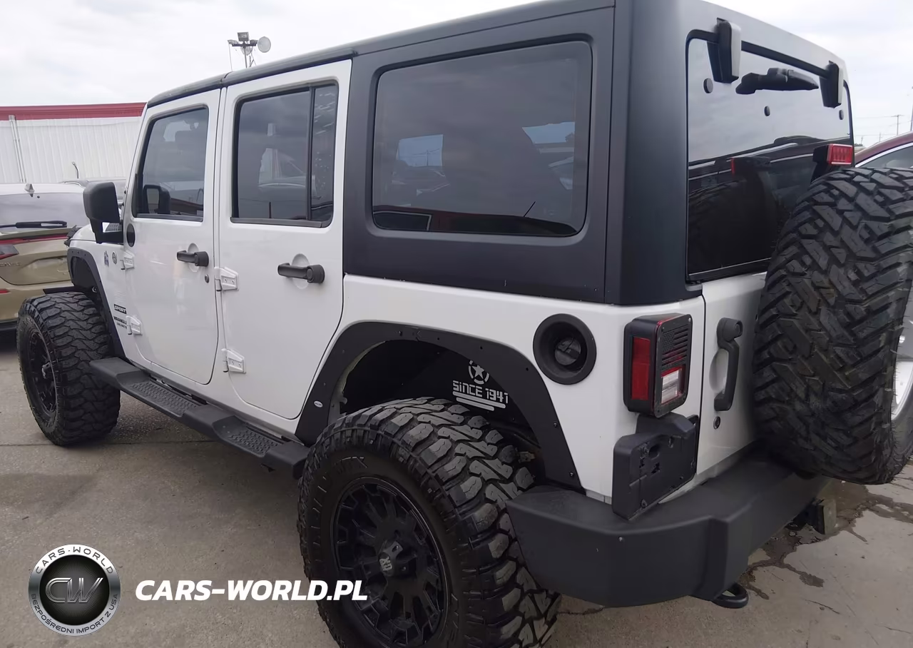 2014 Jeep Wrangler Unlimited Sport VIN:1C4BJWDG4EL247978 - 3
