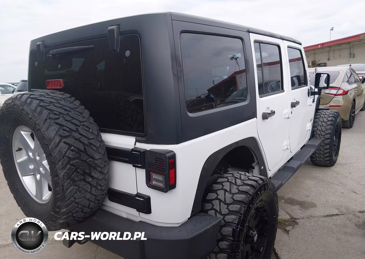 2014 Jeep Wrangler Unlimited Sport VIN:1C4BJWDG4EL247978 - 4
