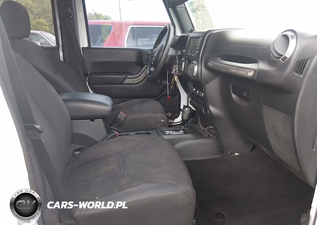 2014 Jeep Wrangler Unlimited Sport VIN:1C4BJWDG4EL247978 - 5