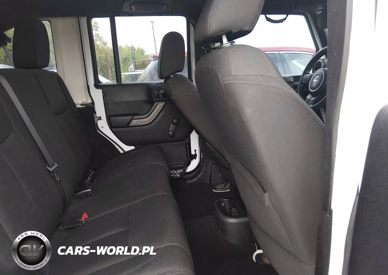 2014 Jeep Wrangler Unlimited Sport VIN:1C4BJWDG4EL247978 - 8