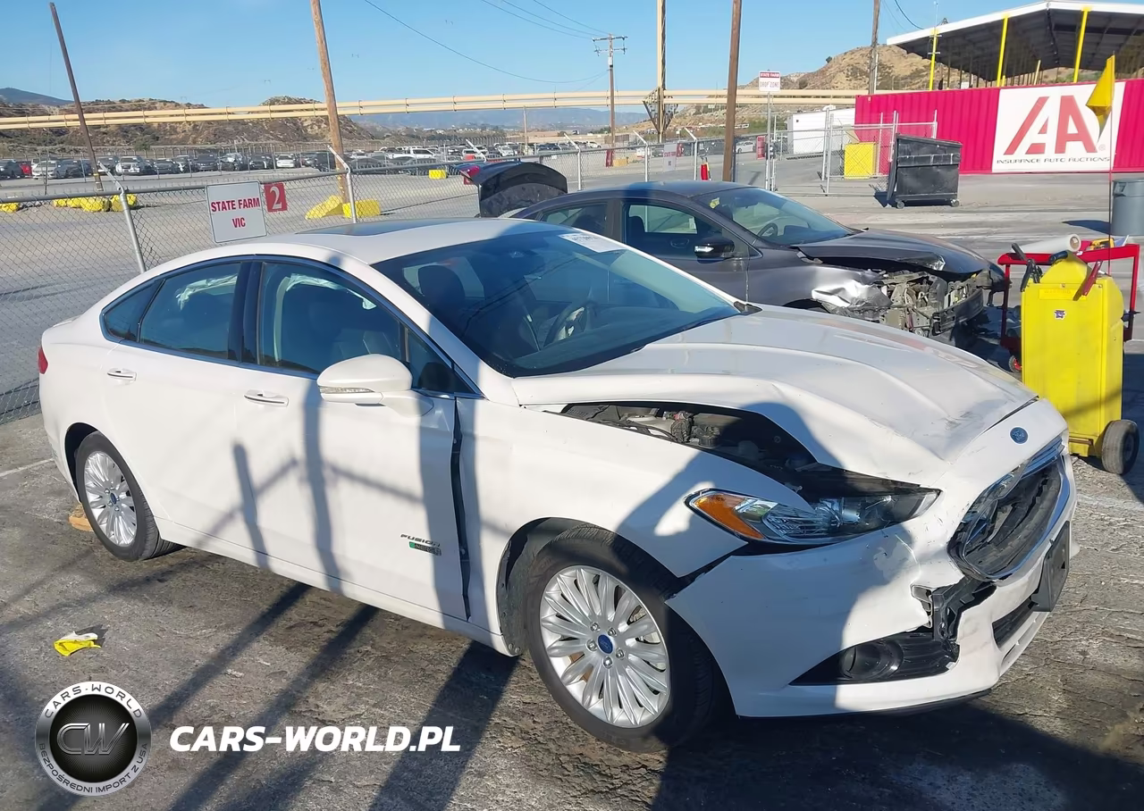 2014 Ford Fusion Energi Titanium – zdjęcie 1 z 16
