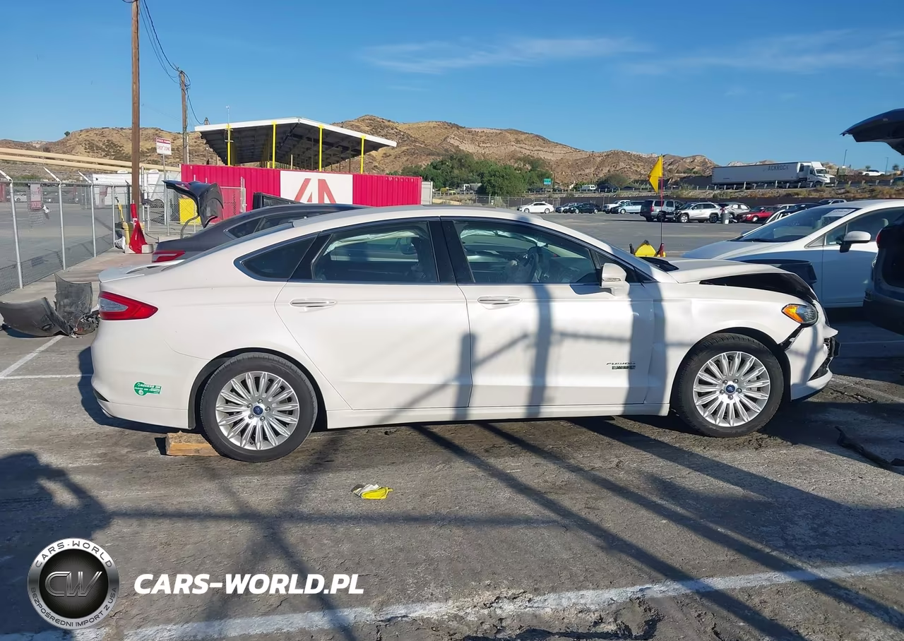 2014 Ford Fusion Energi Titanium VIN:3FA6P0SU4ER256953 - 13