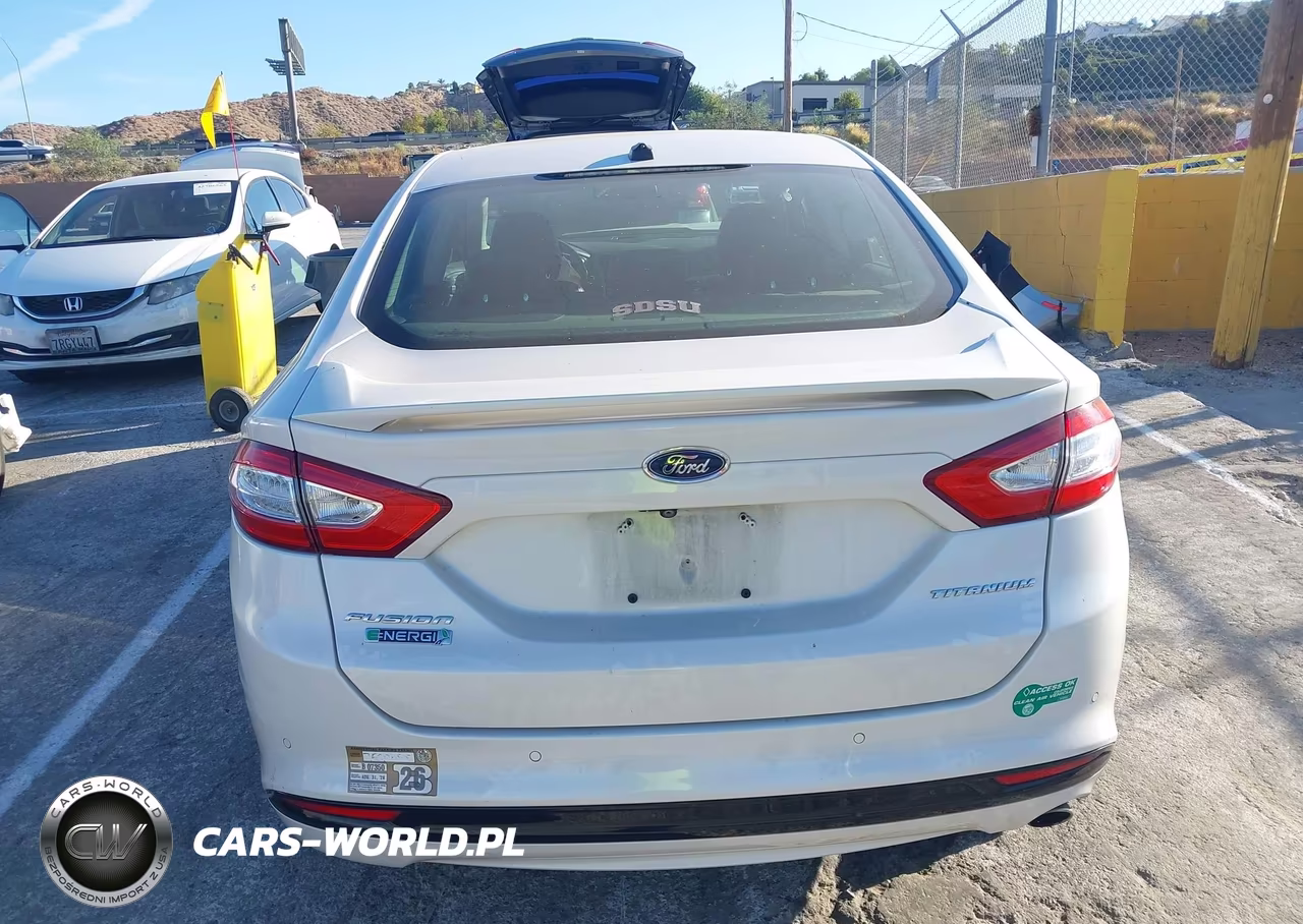 2014 Ford Fusion Energi Titanium VIN:3FA6P0SU4ER256953 - 16