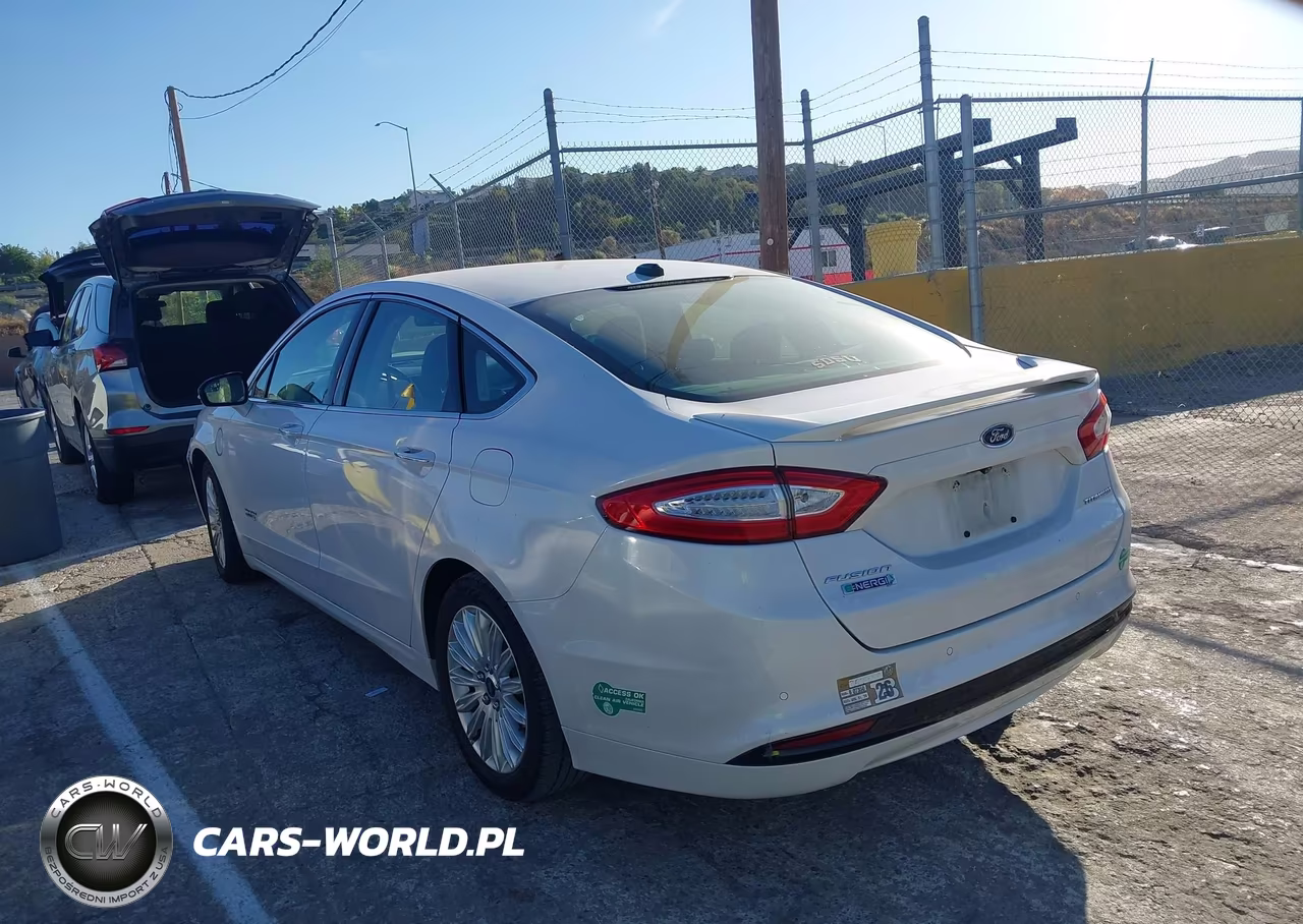 2014 Ford Fusion Energi Titanium VIN:3FA6P0SU4ER256953 - 3