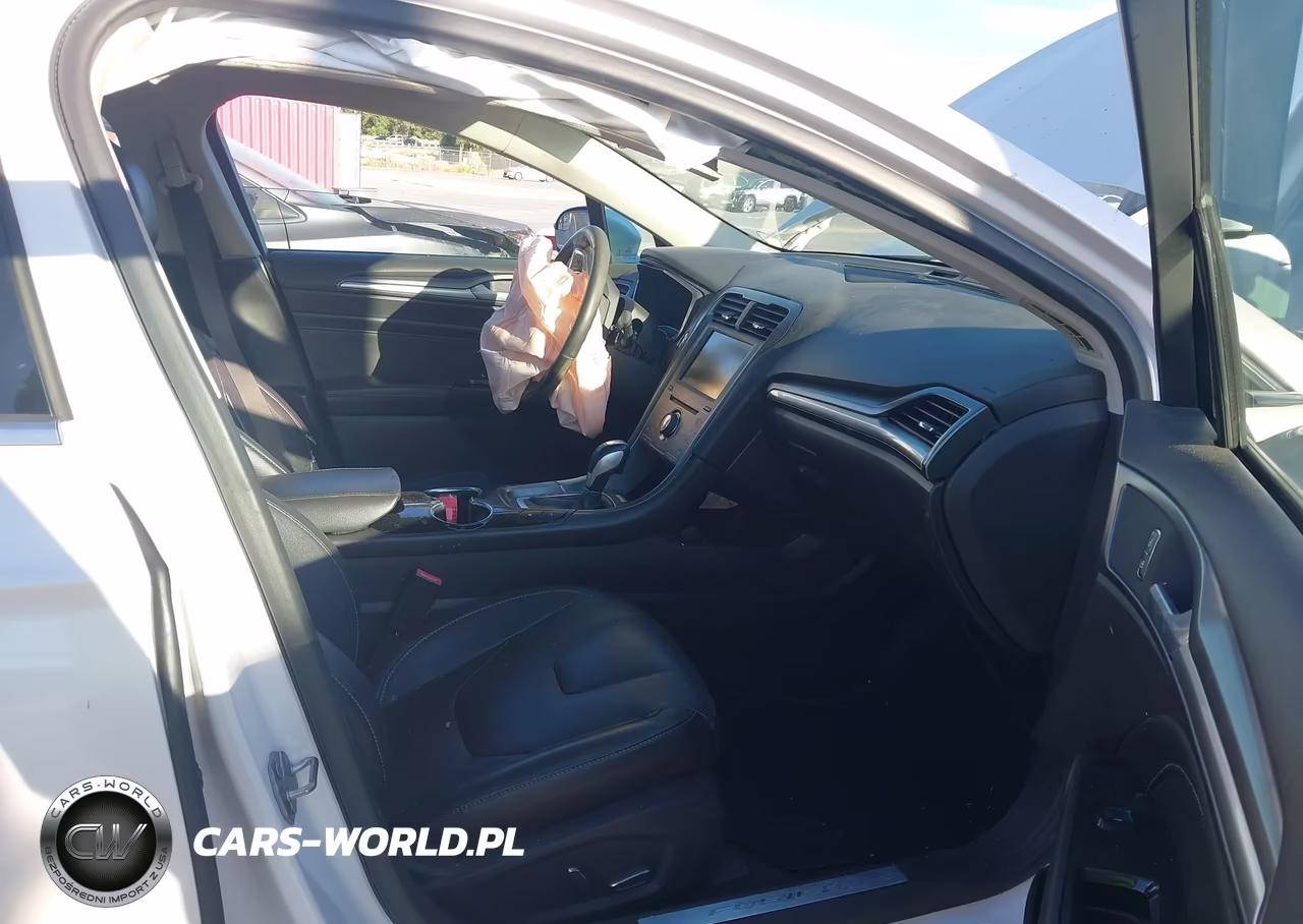 2014 Ford Fusion Energi Titanium VIN:3FA6P0SU4ER256953 - 5