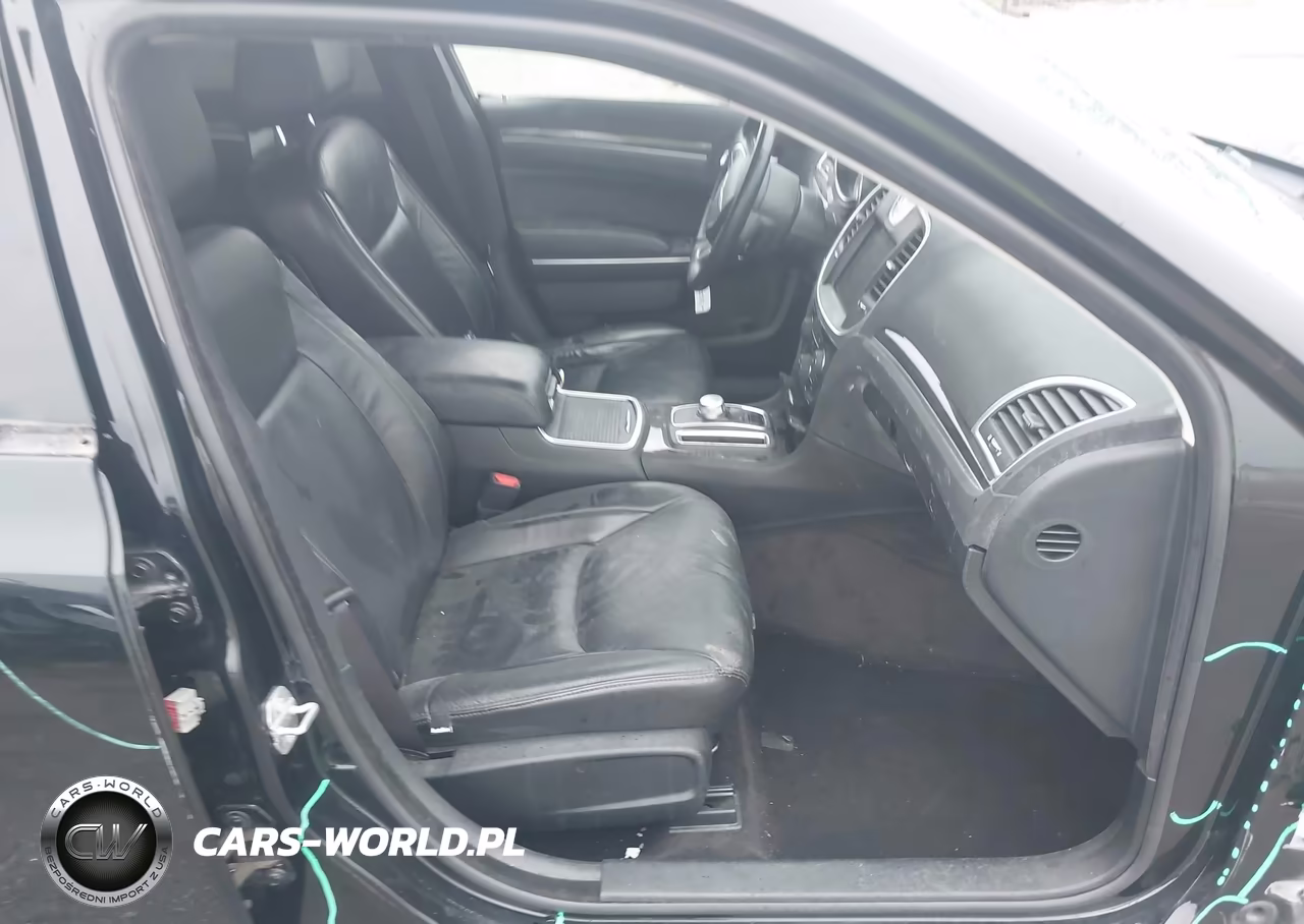2018 Chrysler 300 Touring VIN:2C3CCAAG5JH320583 - 5