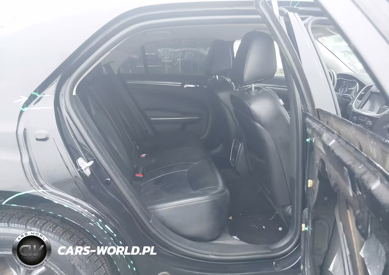 2018 Chrysler 300 Touring VIN:2C3CCAAG5JH320583 - 8