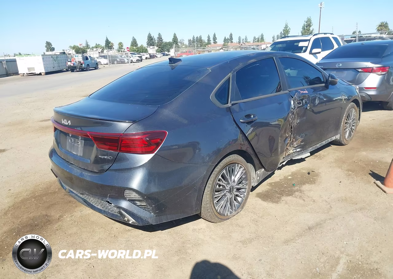 2023 Kia Forte Gt-Line VIN:3KPF54ADXPE525301 - 4