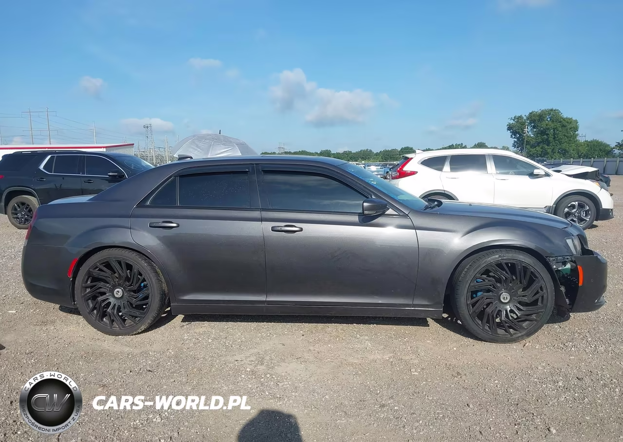 2016 Chrysler 300 300S VIN:2C3CCABG6GH294860 - 13