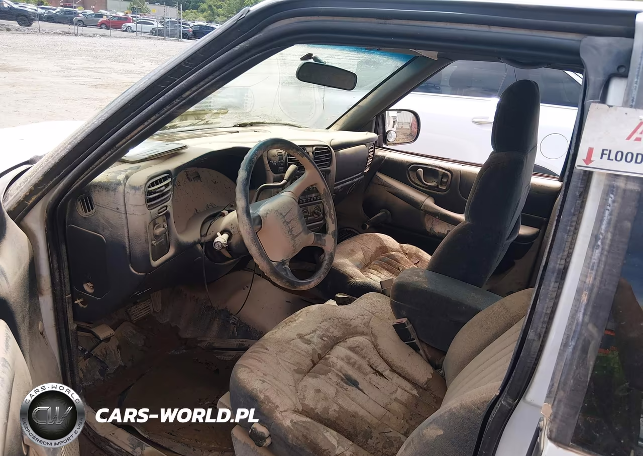 2002 Chevrolet S-10 VIN:1GCDT19W328256319 - 6