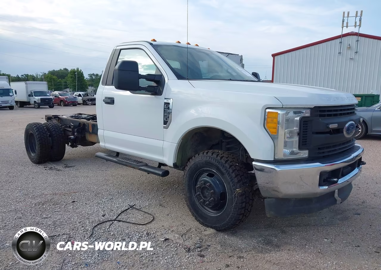 2017 Ford F-350 Chassis Xl