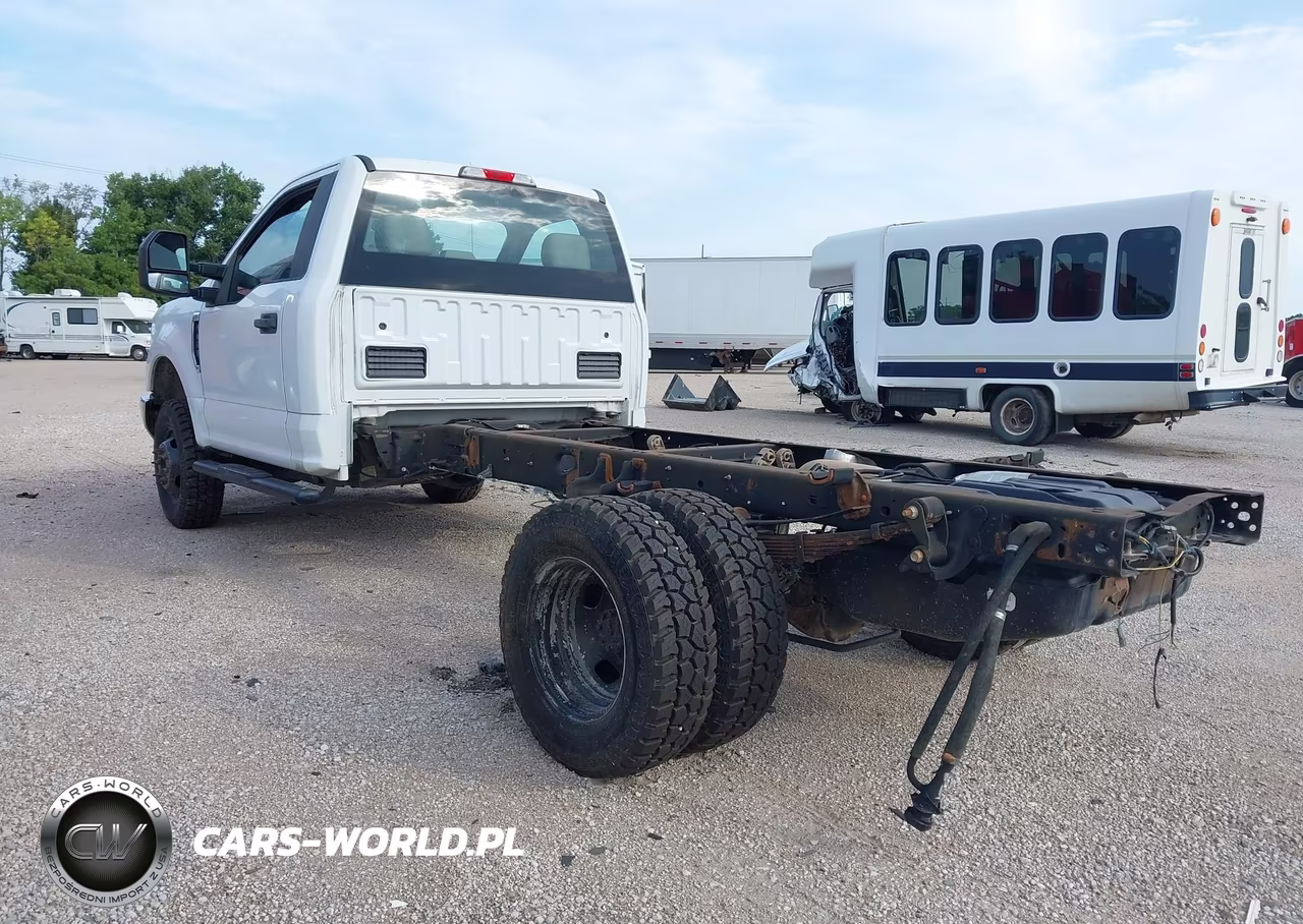 2017 Ford F-350 Chassis Xl VIN:1FDRF3H61HEE56129 - 3