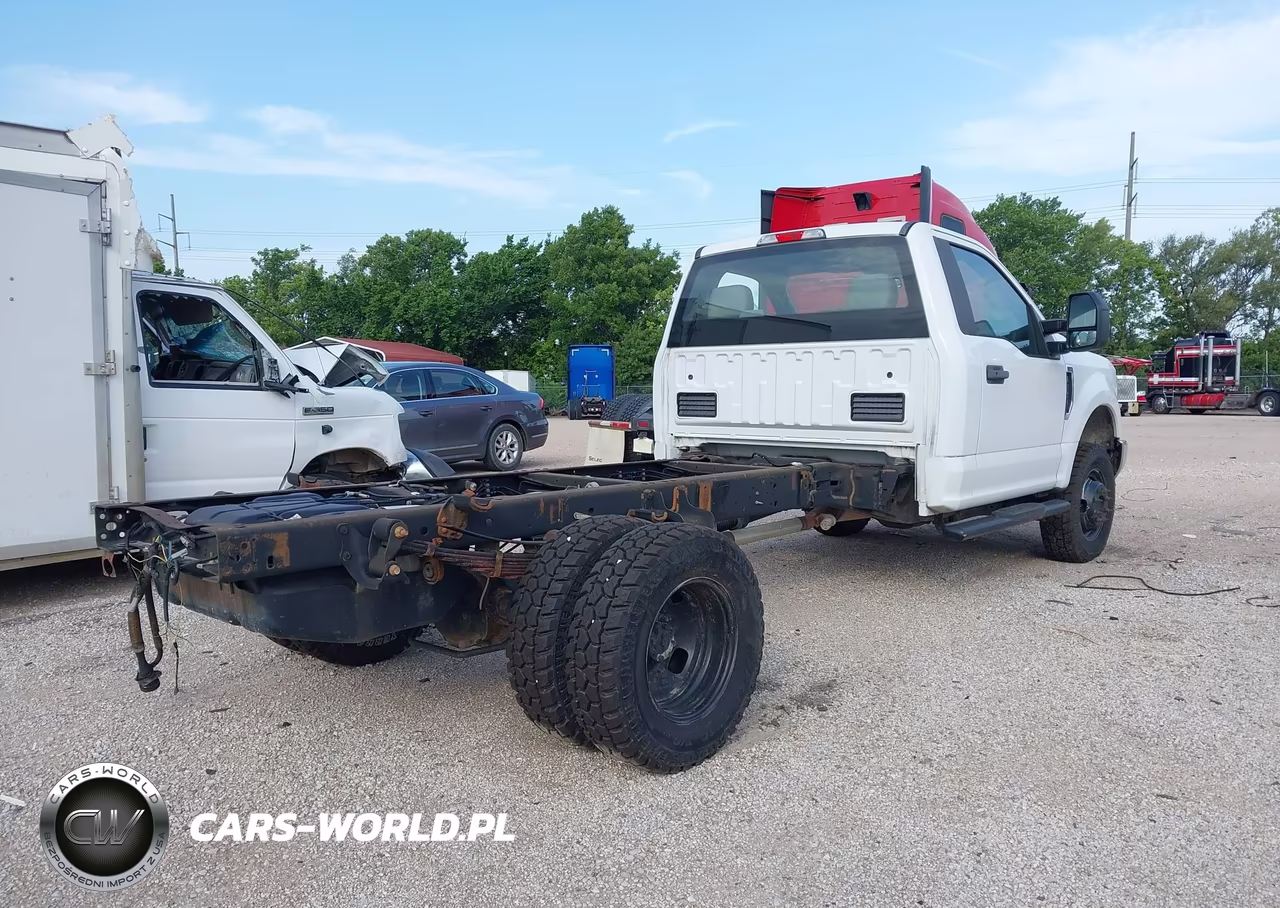 2017 Ford F-350 Chassis Xl VIN:1FDRF3H61HEE56129 - 4