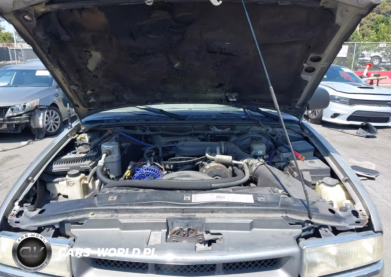 2000 Chevrolet Blazer Ls VIN:1GNCS13WXY2119131 - 10