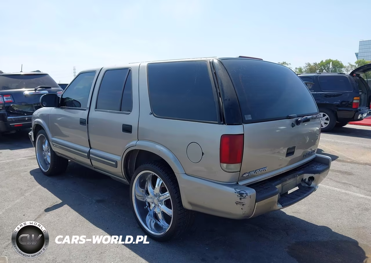 2000 Chevrolet Blazer Ls VIN:1GNCS13WXY2119131 - 3
