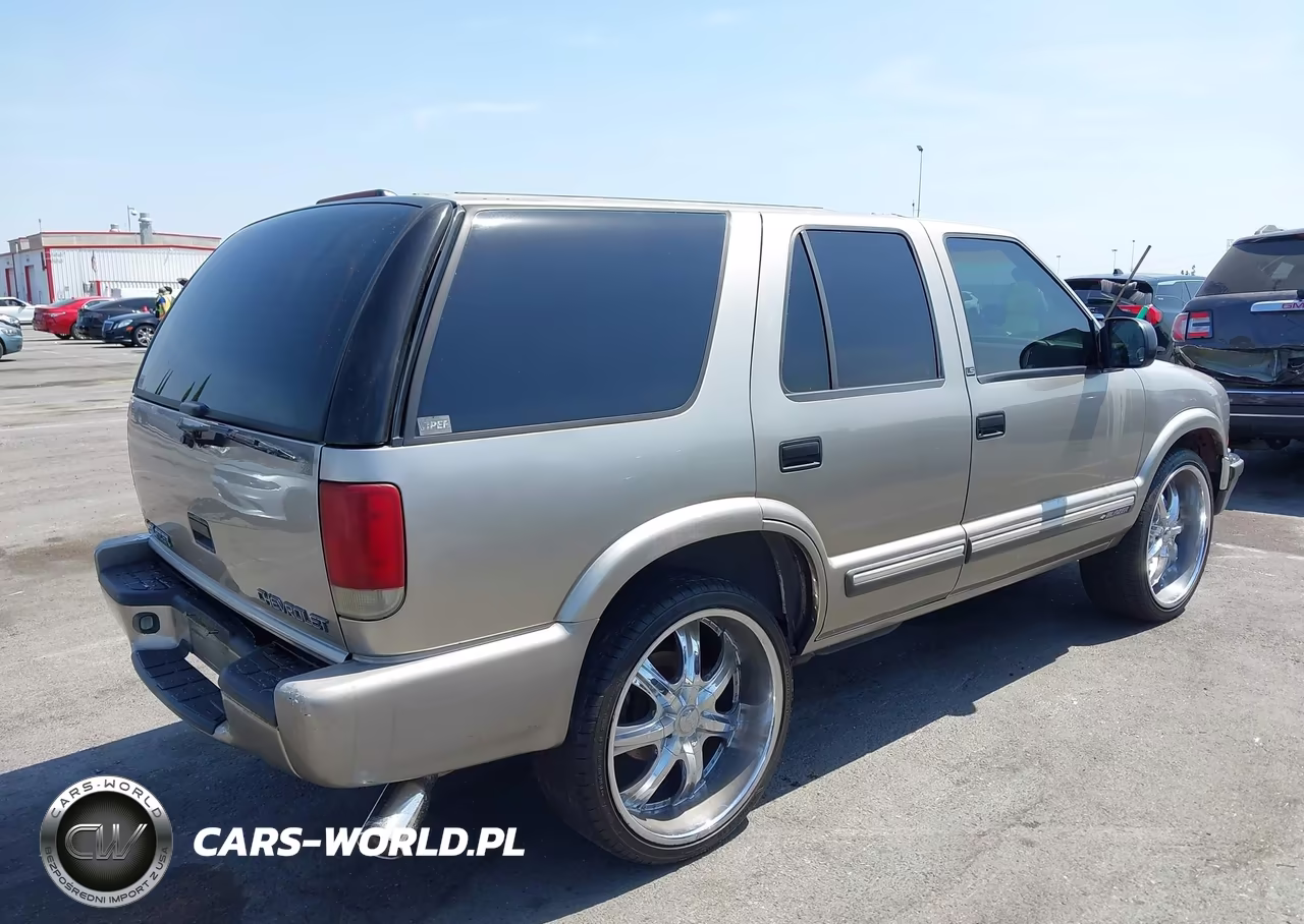 2000 Chevrolet Blazer Ls VIN:1GNCS13WXY2119131 - 4