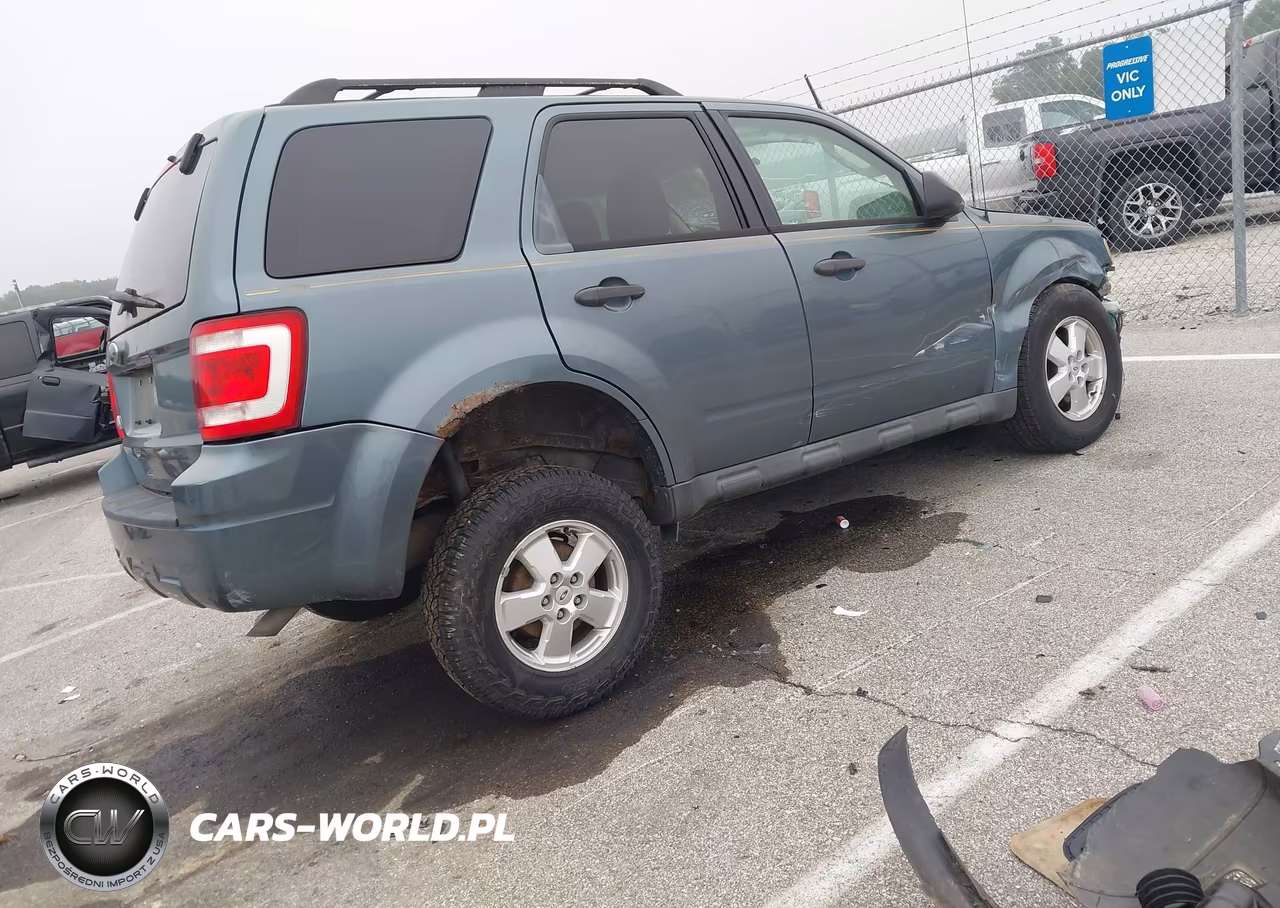 2011 Ford Escape Xlt VIN:1FMCU0D70BKA28859 - 4