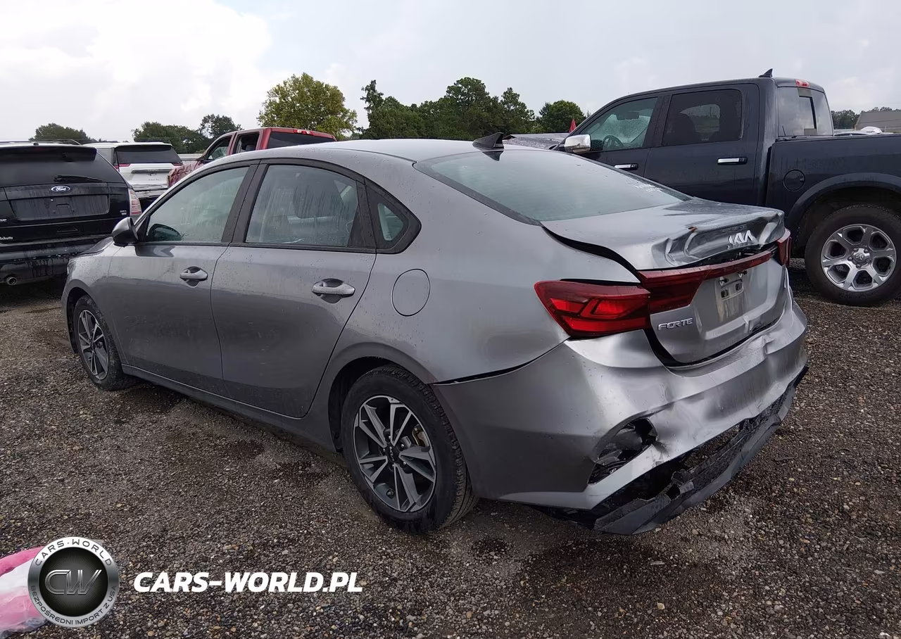 2024 Kia Forte Lxs VIN:3KPF24ADXRE807272 - 3