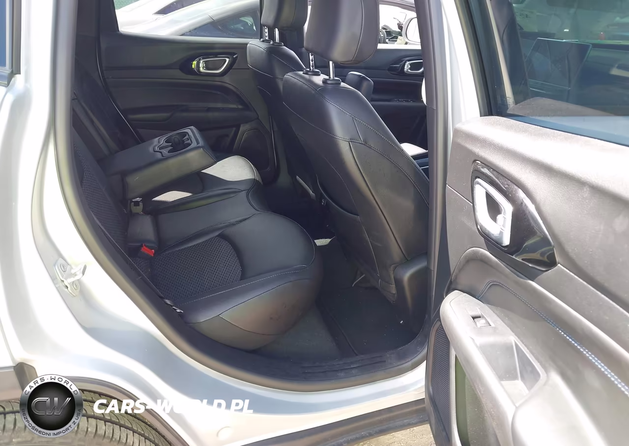 2025 Jeep Compass Latitude 4X4 VIN:3C4NJDBN2ST580277 - 8