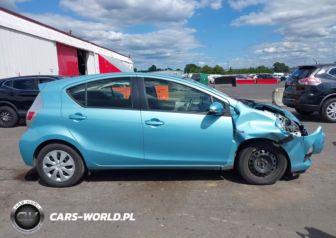 2014 Toyota Prius C Three VIN:JTDKDTB37E1064463 - 13
