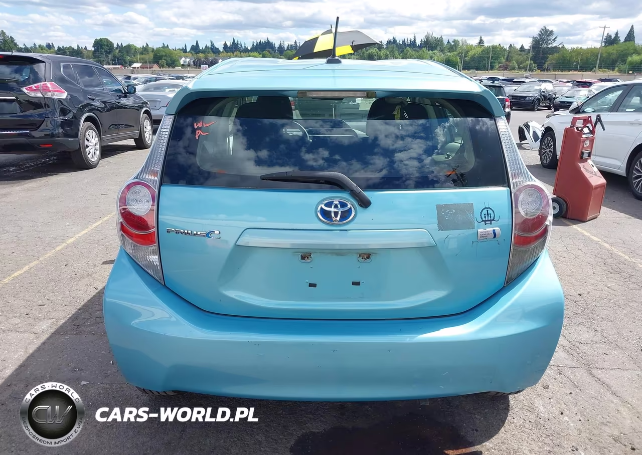 2014 Toyota Prius C Three VIN:JTDKDTB37E1064463 - 16