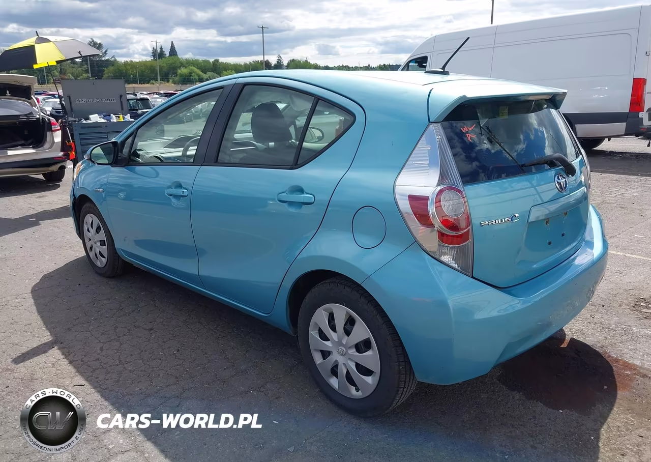 2014 Toyota Prius C Three VIN:JTDKDTB37E1064463 - 3