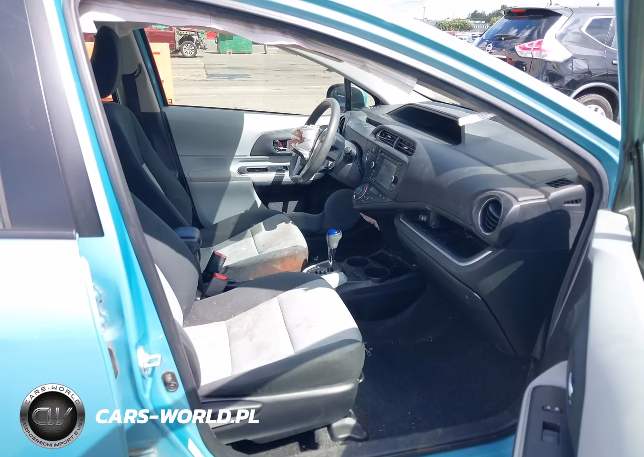 2014 Toyota Prius C Three VIN:JTDKDTB37E1064463 - 5