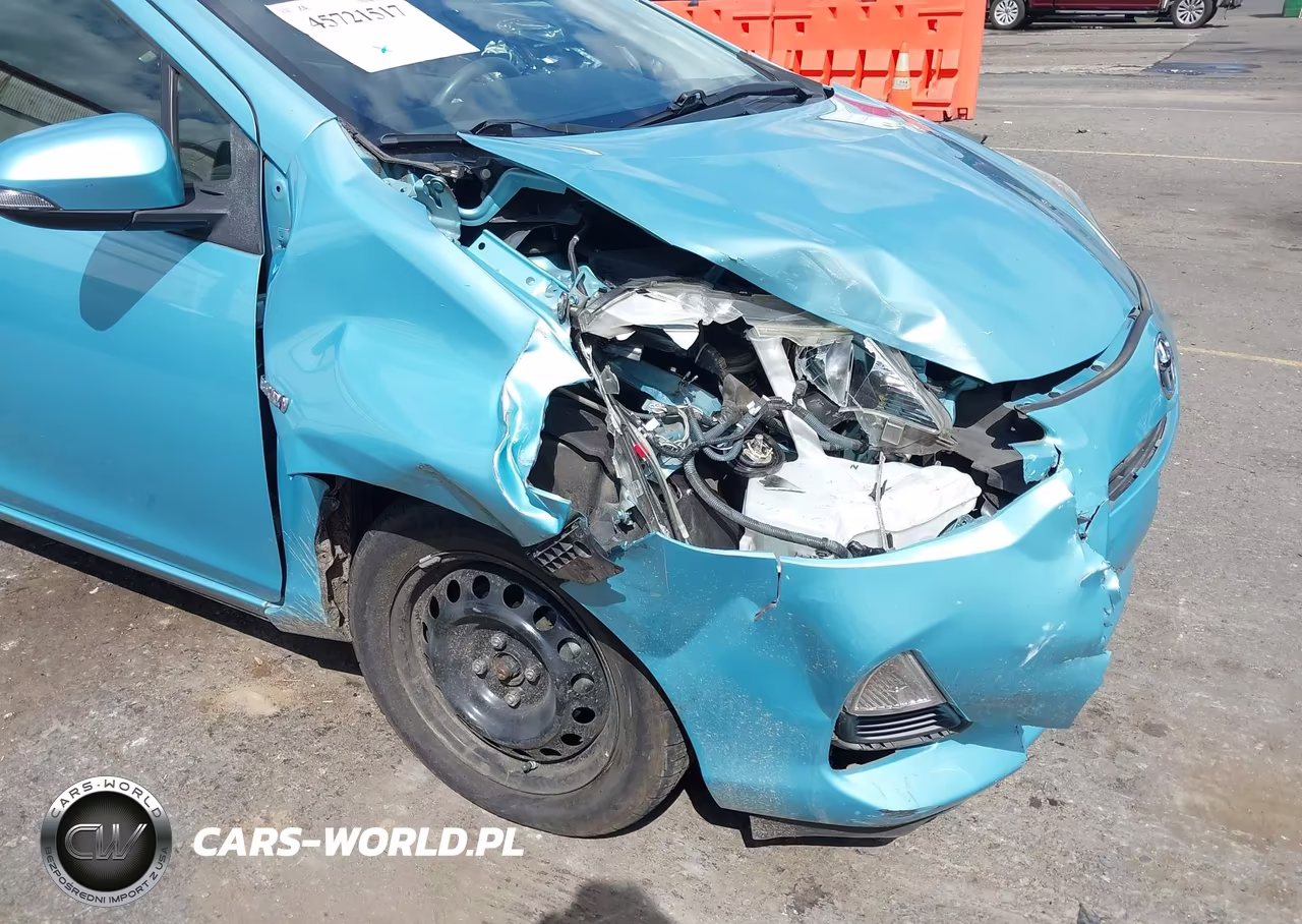 2014 Toyota Prius C Three VIN:JTDKDTB37E1064463 - 6