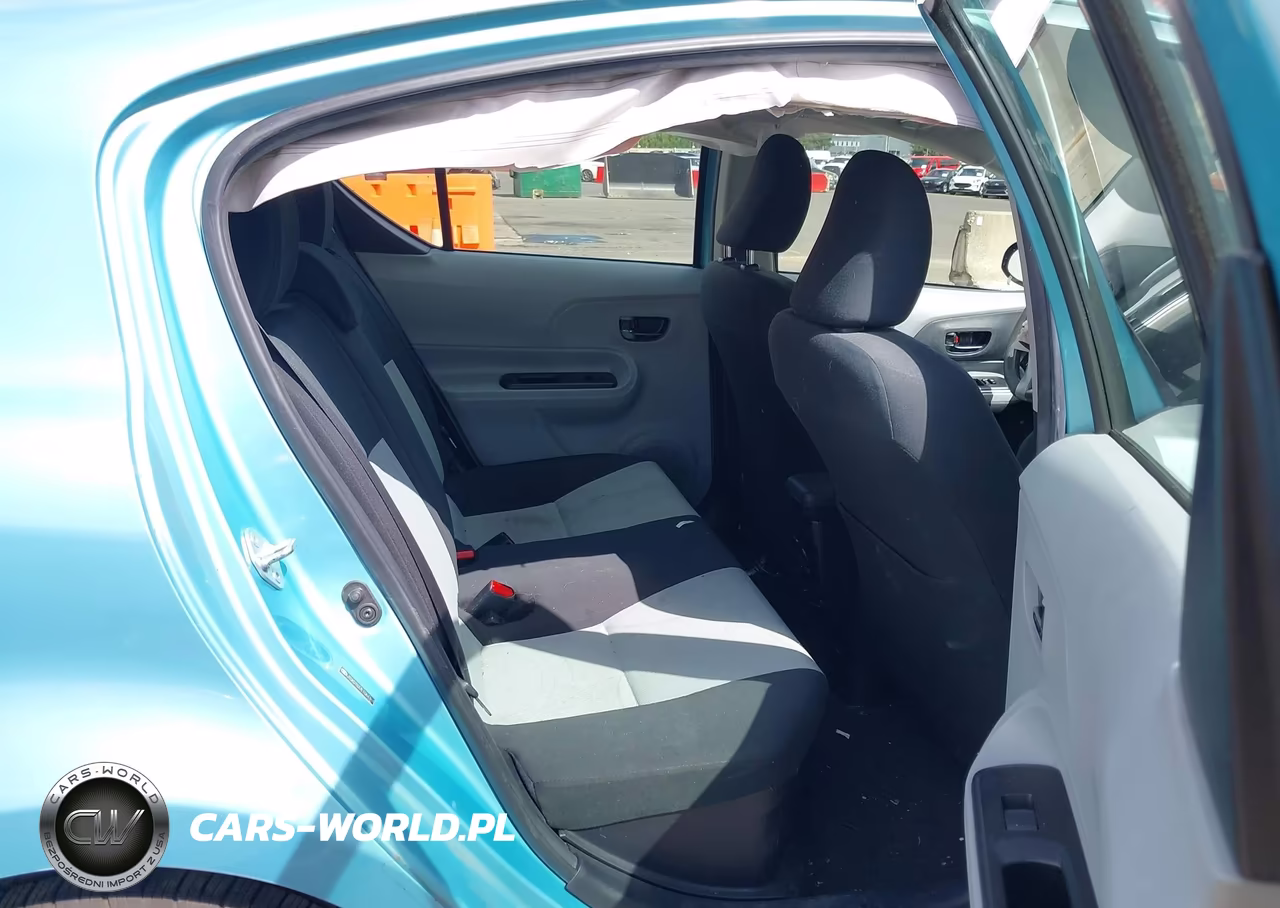 2014 Toyota Prius C Three VIN:JTDKDTB37E1064463 - 8