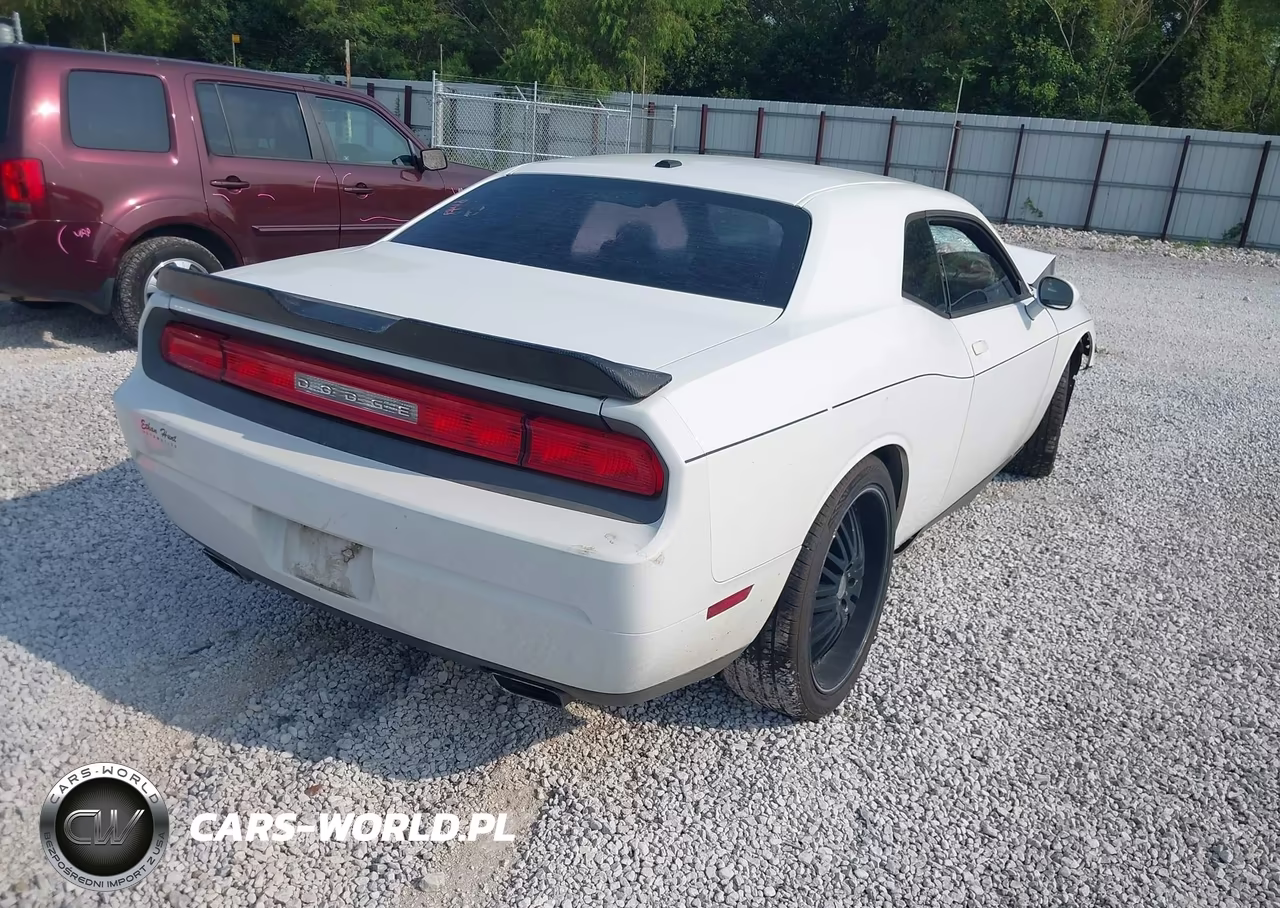 2013 Dodge Challenger Sxt VIN:2C3CDYAGXDH737076 - 4