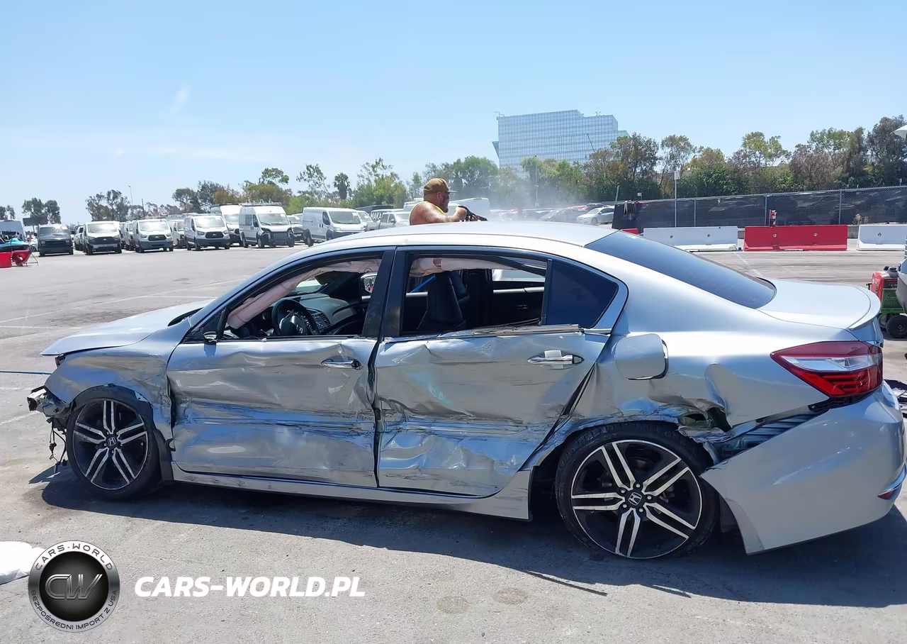 2016 Honda Accord Sport VIN:1HGCR2F57GA180567 - 15