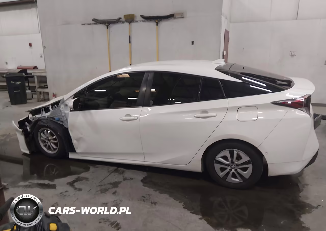 2018 Toyota Prius Two VIN:JTDKBRFU1J3078014 - 15