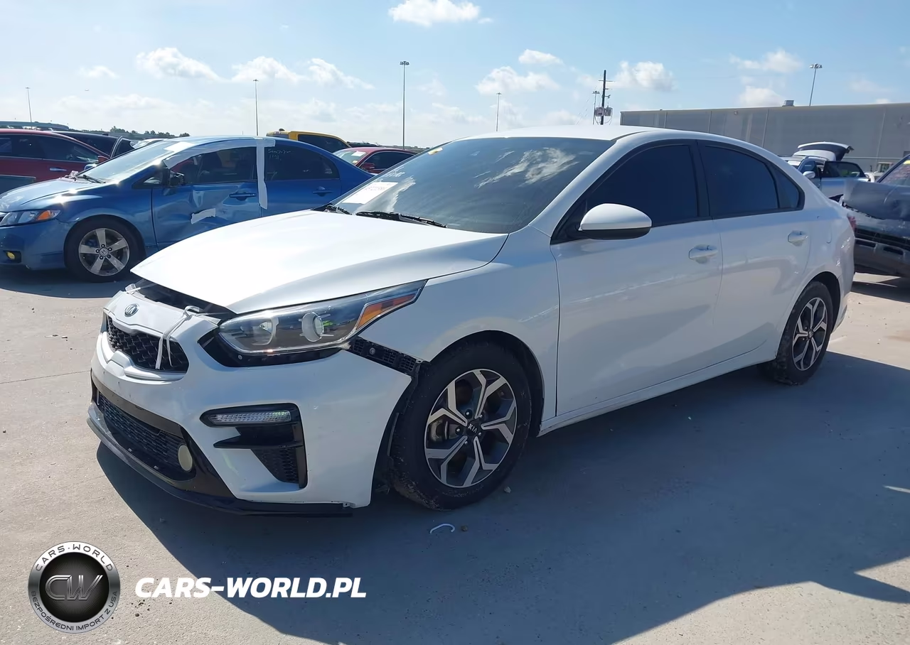 KIA FORTE FE VIN:3KPF24AD7ME359565 - 2