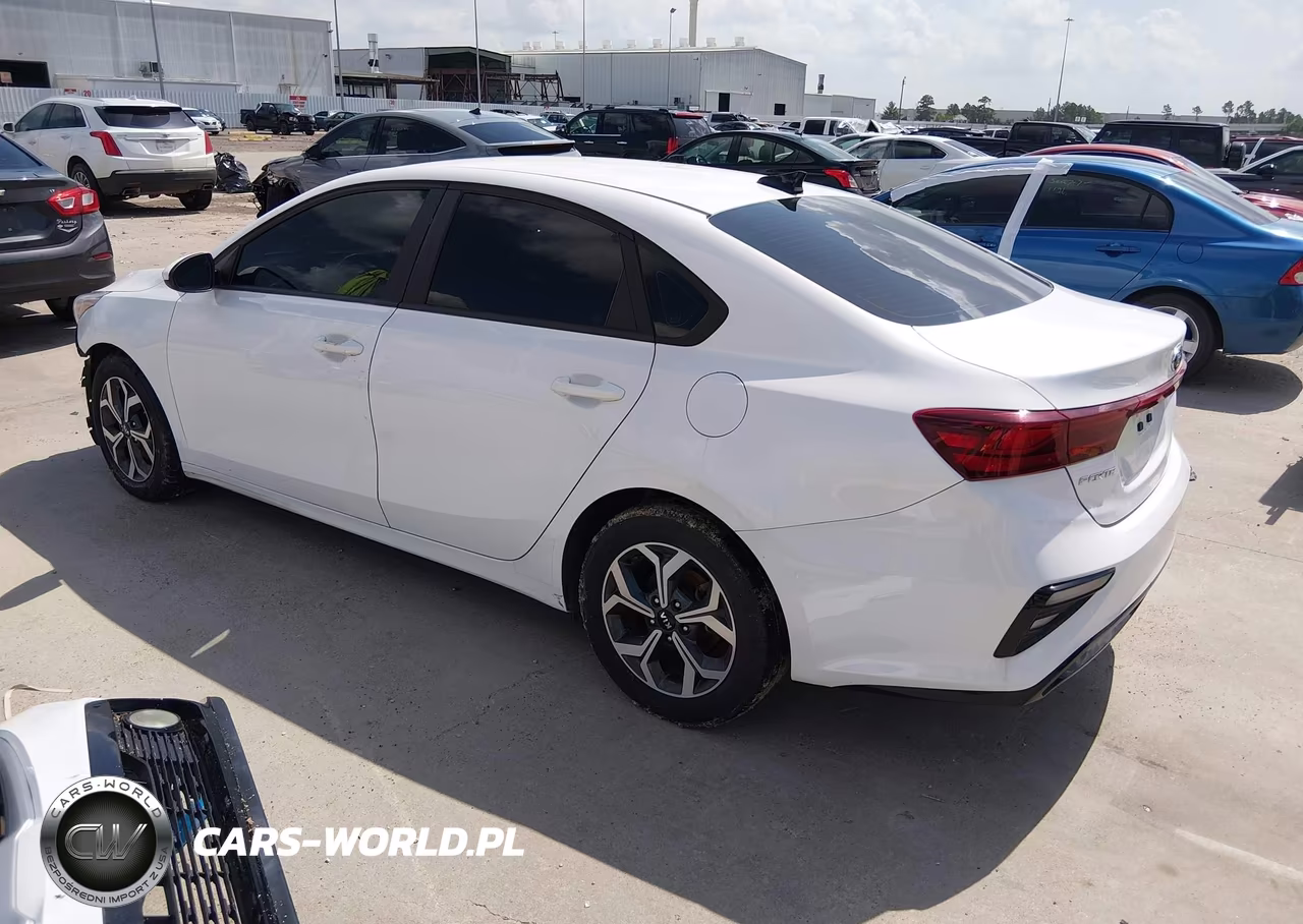KIA FORTE FE VIN:3KPF24AD7ME359565 - 3