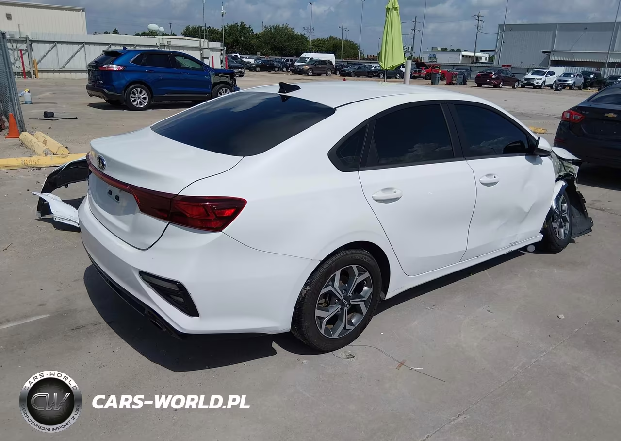 KIA FORTE FE VIN:3KPF24AD7ME359565 - 4