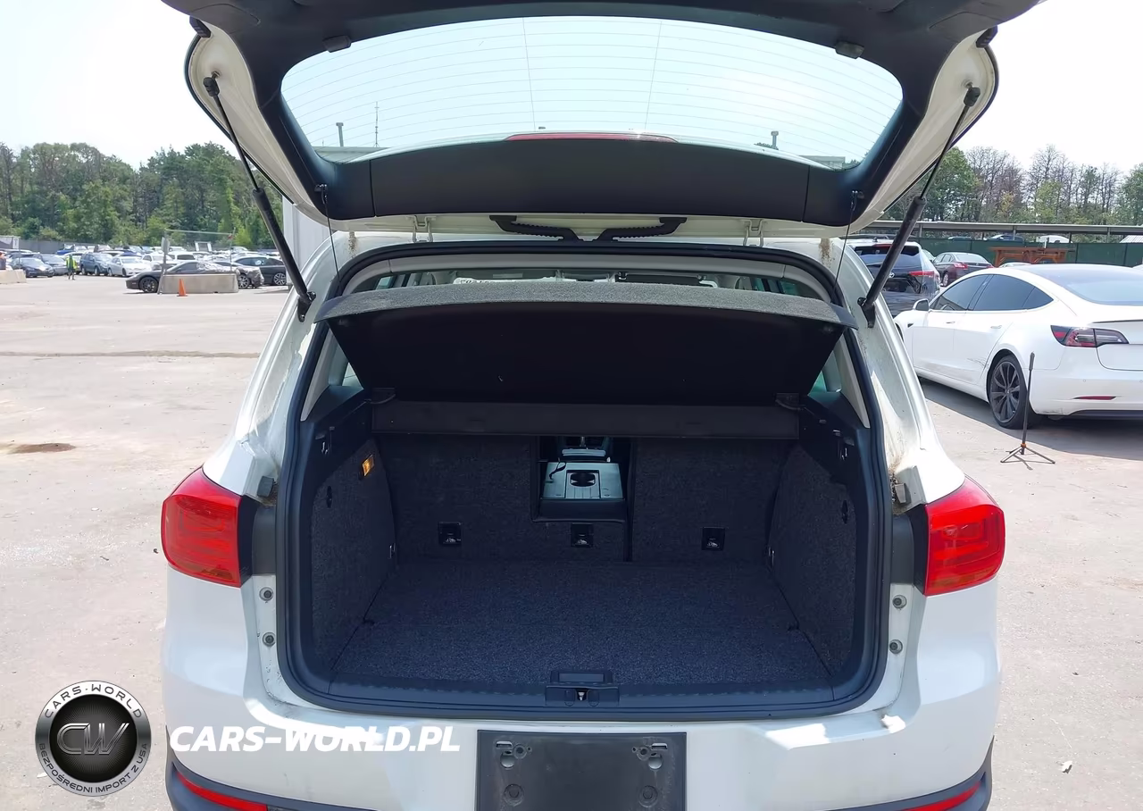 2016 Volkswagen Tiguan S VIN:WVGBV7AX2GW558062 - 18