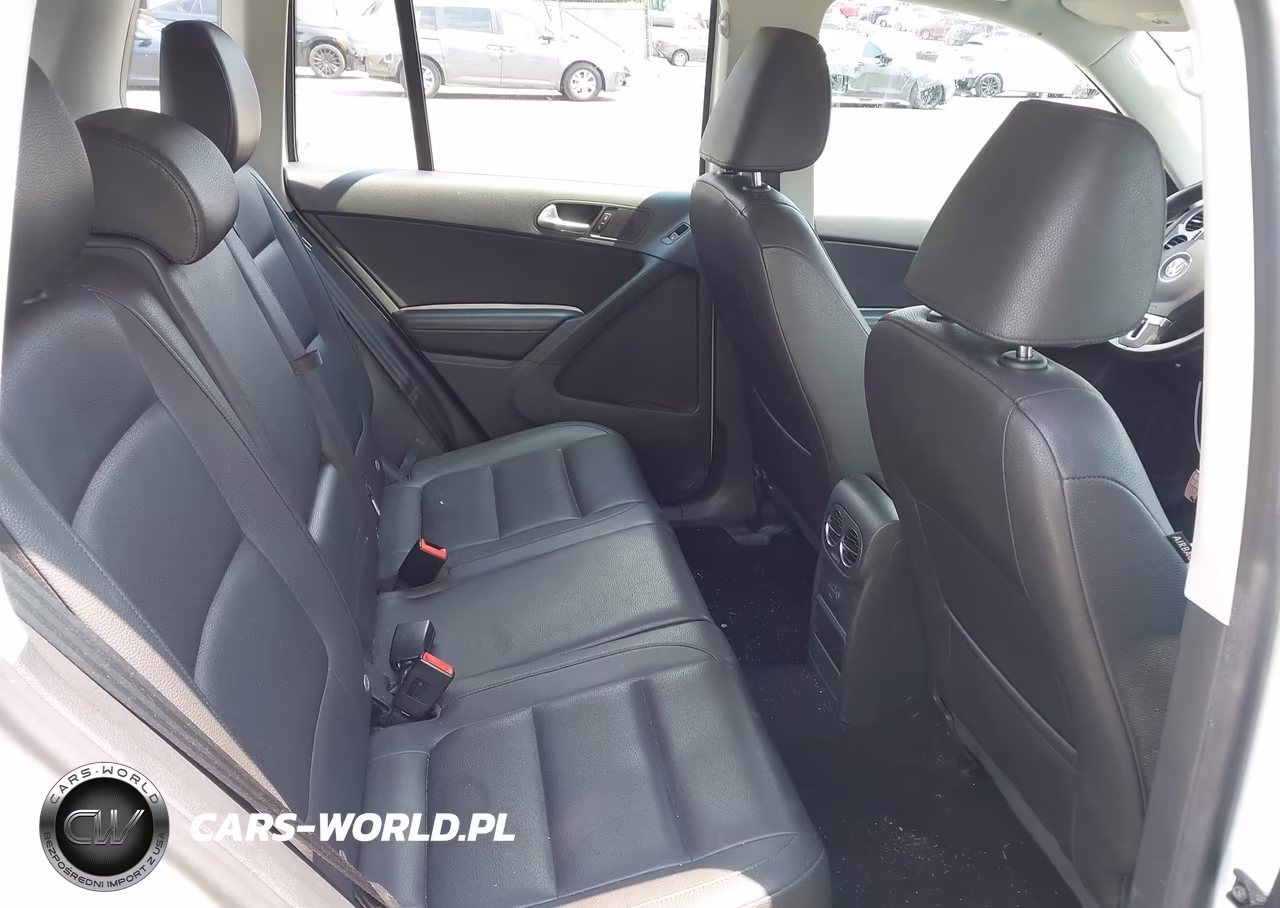 2016 Volkswagen Tiguan S VIN:WVGBV7AX2GW558062 - 8